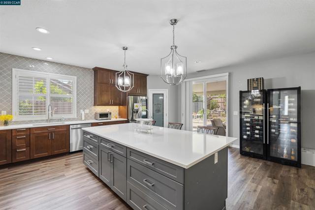 812 Westgate Drive, Vacaville CA: https://media.crmls.org/mediaz/69f46a18-5e18-492b-b6bc-86d20158c2d9.jpg