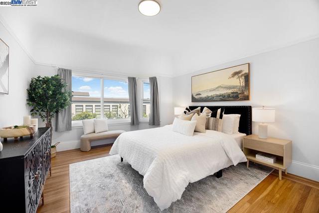300 Somerset St, San Francisco CA: https://media.crmls.org/mediaz/69f4e6ad-fdeb-4863-8815-5fb7047c2c12.jpg