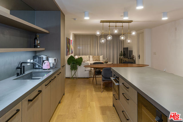 10777 Wilshire Boulevard, Los Angeles CA: https://media.crmls.org/mediaz/69f57c5b-ec16-44d2-8054-5aba8cf997f7.jpg
