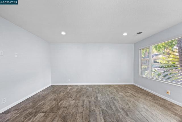 2749 Fountainhead Dr, San Ramon CA: https://media.crmls.org/mediaz/69f5bc45-b512-4542-90c5-974b4f78a760.jpg