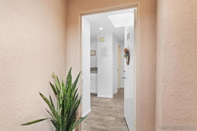 2348 La Costa Ave, Carlsbad CA: https://media.crmls.org/mediaz/69f61699-f1ba-453e-af0f-20eee72a2869.jpg