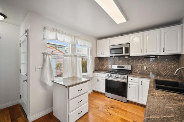 10510 East Court, Oakland CA: https://media.crmls.org/mediaz/69f78ac3-5717-490e-815e-3ca6f2b65ba6.jpg