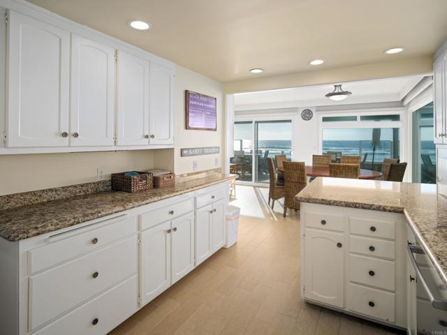 Detail Gallery Image 10 of 21 For 1812 Ocean Front, Del Mar,  CA 92014 - 3 Beds | 2 Baths