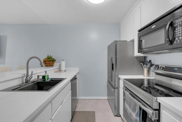 5202 Shelter Creek Lane, San Bruno CA: https://media.crmls.org/mediaz/69f7cb34-9e45-4858-b7f9-33f43a326fa5.jpg