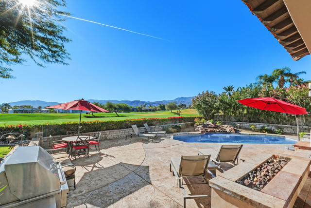 284 Loch Lomond Road, Rancho Mirage CA: https://media.crmls.org/mediaz/69f7f135-db7f-493a-b894-e64634f669ed.jpg