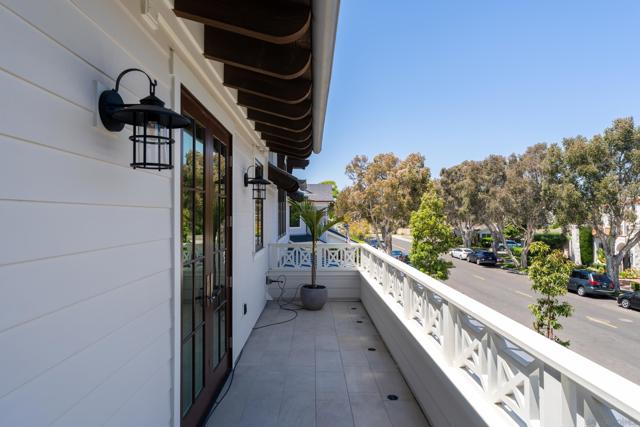 1040 Pine St, Coronado CA: https://media.crmls.org/mediaz/69f80bd1-ab37-45b3-ab7e-aef1524694c2.jpg