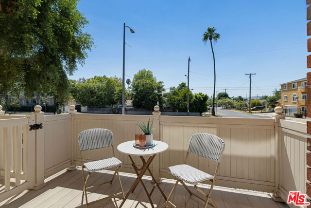13959 Victory Boulevard, 1 photo 5