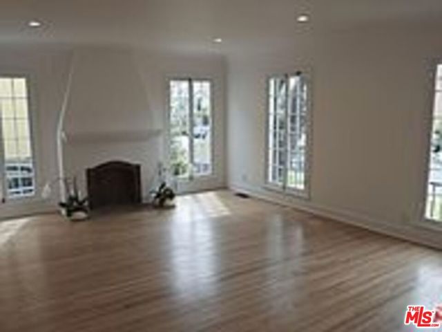 840 S Curson Avenue, Los Angeles CA: https://media.crmls.org/mediaz/69f86a95-a854-4b92-b2c8-f1cb92eedf9d.jpg