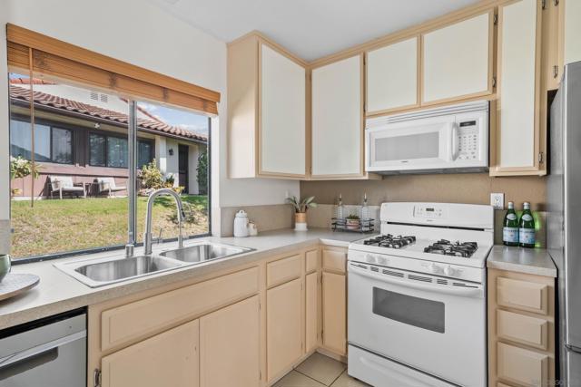 2020 Billy Gln, Escondido CA: https://media.crmls.org/mediaz/69f8fc20-087a-4ef6-a823-5561d641ce12.jpg