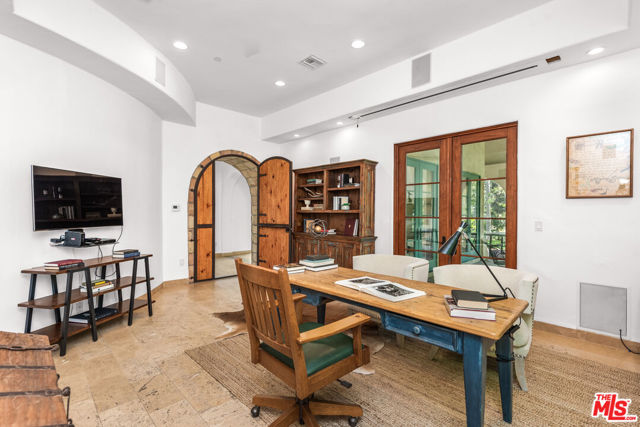 5850 Lapworth Drive, Agoura Hills CA: https://media.crmls.org/mediaz/69f90a87-6918-441a-8813-3560251b65d4.jpg