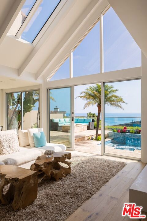 31522 Broad Beach Road, Malibu CA: https://media.crmls.org/mediaz/69f984be-0c3c-4eac-aba0-cd7bb811ea36.jpg