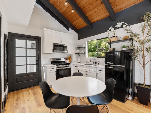 20790 Fortuna Del Norte, Escondido CA: https://media.crmls.org/mediaz/69fa0ec6-1735-4067-a18a-4dcaa6215d49.jpg