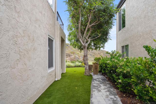 3334 Caminito Cabo Viejo, Del Mar CA: https://media.crmls.org/mediaz/69fa5176-919e-4687-bd25-ee12ccf317f4.jpg