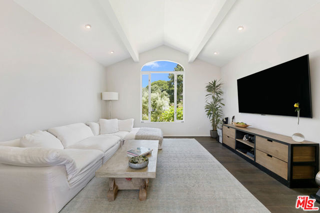 27450 Calicut Road, Malibu CA: https://media.crmls.org/mediaz/69fb01ff-b22f-432f-84f2-5d1feae70854.jpg