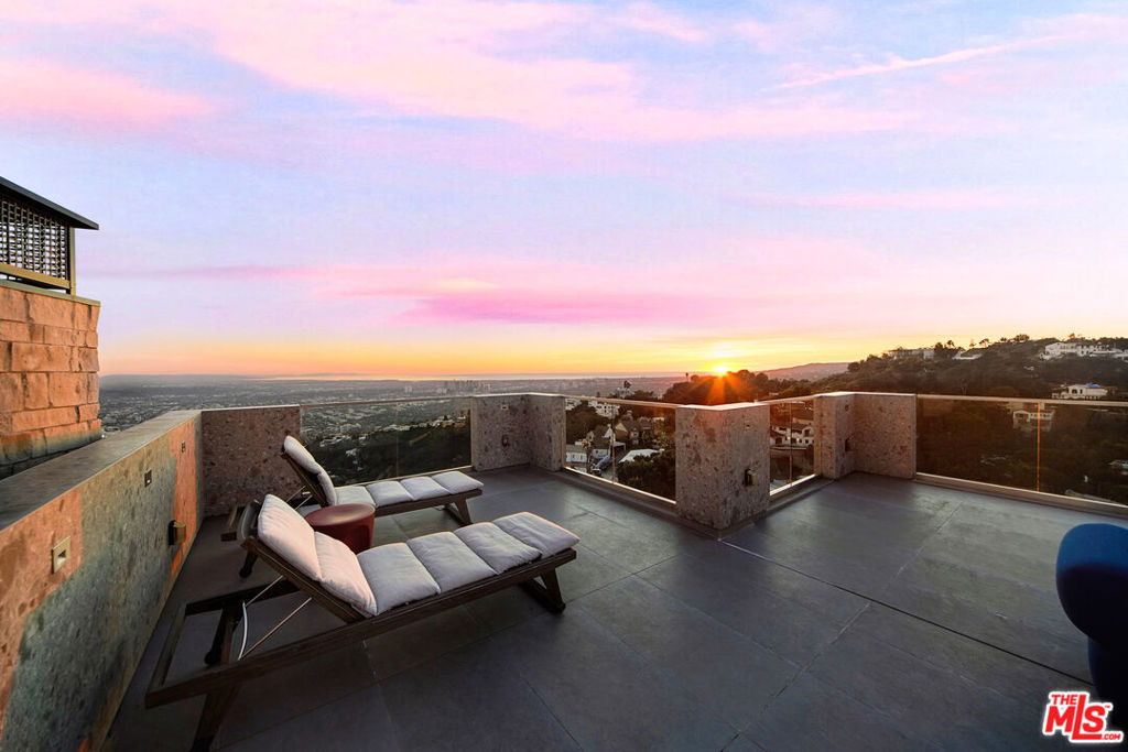 https://media.crmls.org/mediaz/69fb7d74-0929-4760-b3af-92e524b0d564.jpg?preset=X-Large