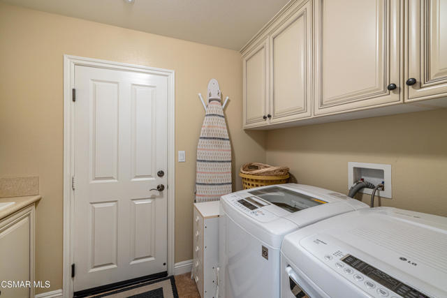 4024 Eagle Flight Drive, Simi Valley CA: https://media.crmls.org/mediaz/69fb866c-6fb2-4e6b-a689-13c4e10b56db.jpg