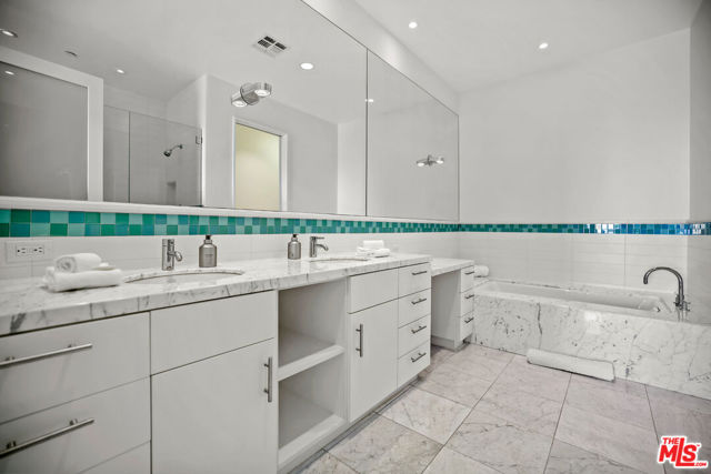 27454 Winding Way, Malibu CA: https://media.crmls.org/mediaz/69fbafbc-4cf9-4059-ad81-50a2468964e2.jpg
