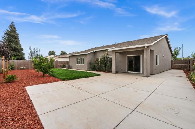 1340 Crimson Place, Manteca CA: https://media.crmls.org/mediaz/69fbc46b-7e4d-48a8-be16-90d8f2e1ac65.jpg