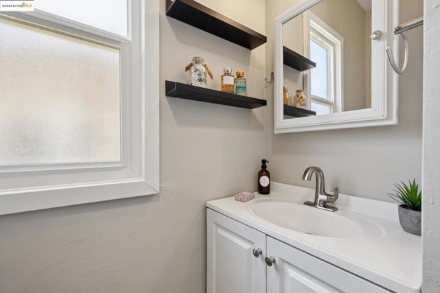 1092 Dwight Way, Berkeley CA: https://media.crmls.org/mediaz/69fbea44-5edb-4008-af4c-e8e44cab7a89.jpg
