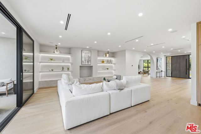 5 Bed Home for Sale in Encino, California