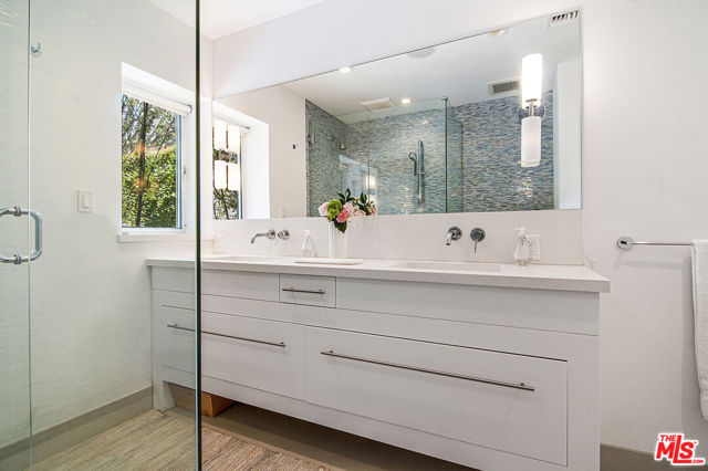9353 Duxbury Road, Los Angeles CA: https://media.crmls.org/mediaz/69fcab63-fbab-416c-9cdc-eeeb1b548ffe.jpg