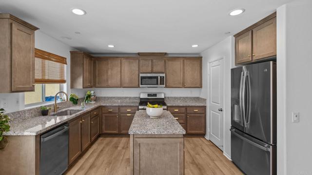 24008 Kestrel Court, Lake Elsinore CA: https://media.crmls.org/mediaz/69fce5e9-b124-486d-97e1-da05cc514c0a.jpg
