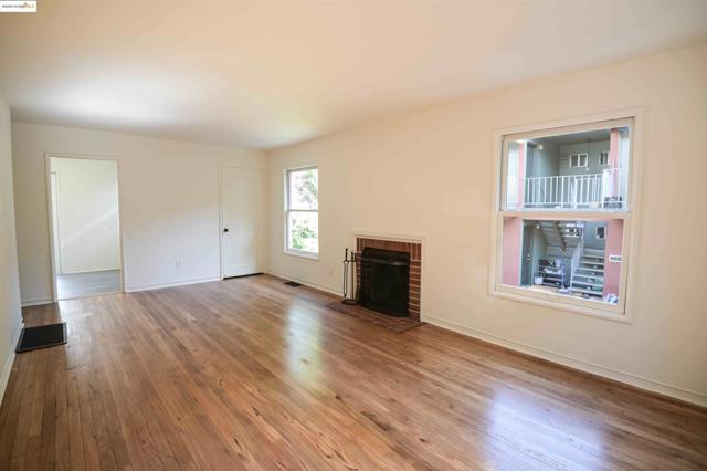 2218 Parker St, Berkeley CA: https://media.crmls.org/mediaz/69fcf601-2350-48d4-bceb-b9834420bd20.jpg