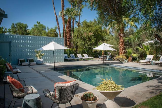 1055 E Granvia Valmonte, Palm Springs CA: https://media.crmls.org/mediaz/69fcfc99-8def-4ee5-9e10-69e177ae313f.jpg