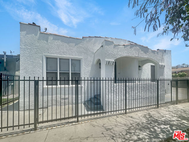 1812 Longwood Avenue, Los Angeles, California 90019, ,Multi-Family,For Sale,Longwood,24400945