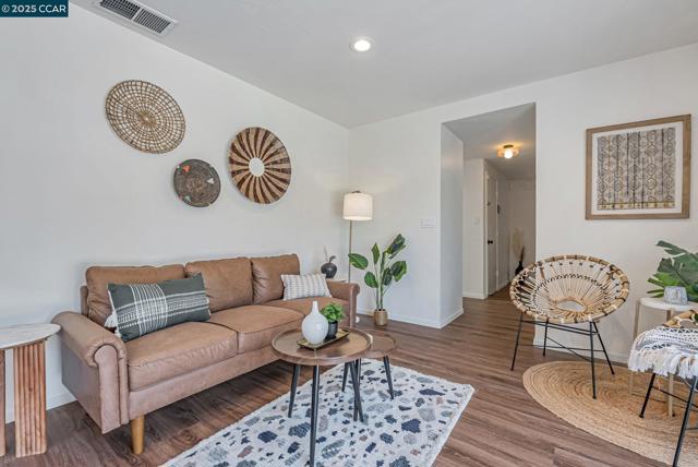 1836 Boxwood Dr, Concord CA: https://media.crmls.org/mediaz/69fd616f-beab-4334-aa6b-b81457bea5a7.jpg