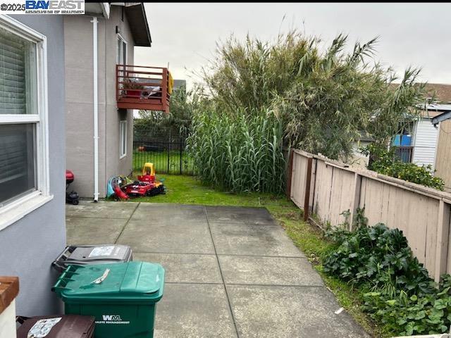 1317 83Rd Ave, Oakland CA: https://media.crmls.org/mediaz/69fe0c54-d4e1-401c-bf6d-af98439c3326.jpg
