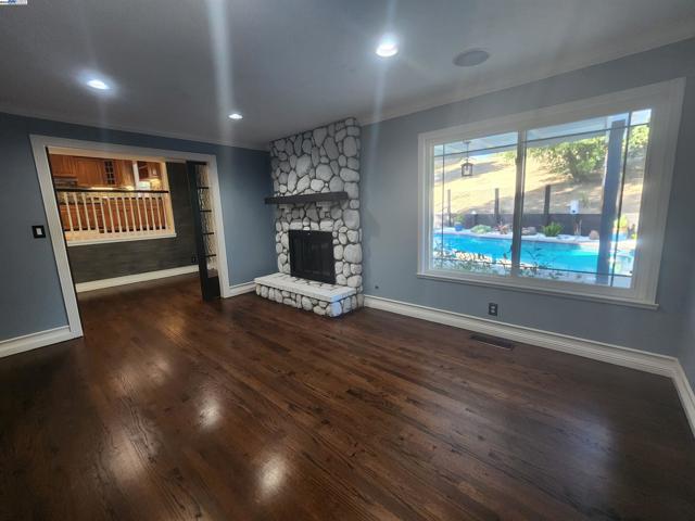 1127 Mataro Ct, Pleasanton CA: https://media.crmls.org/mediaz/69fe400e-89a7-4607-ae48-a0811a23b877.jpg