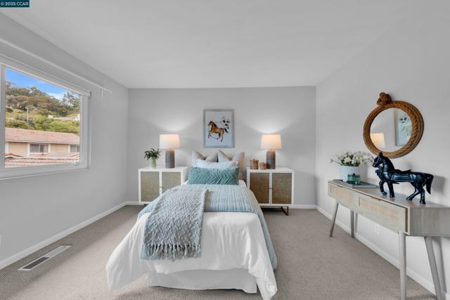 31 Turtle Creek Street, Oakland CA: https://media.crmls.org/mediaz/69fe7f32-2045-47ac-b4bc-d44b6712f217.jpg