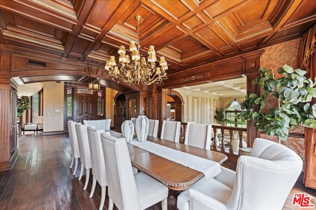 19000 Dorlon Drive, Tarzana CA: https://media.crmls.org/mediaz/69fe8237-33e3-42c8-8764-c37a507fd24d.jpg