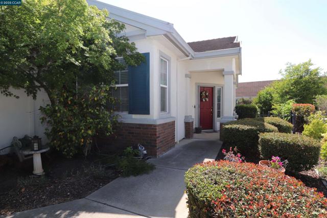 290 Black Amber Way, Brentwood CA: https://media.crmls.org/mediaz/69ffc944-e9a3-4249-8b92-bbdb04e041a6.jpg