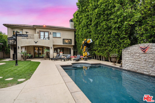 Photo of 23123 W Oxnard Street, Woodland Hills, CA 91367