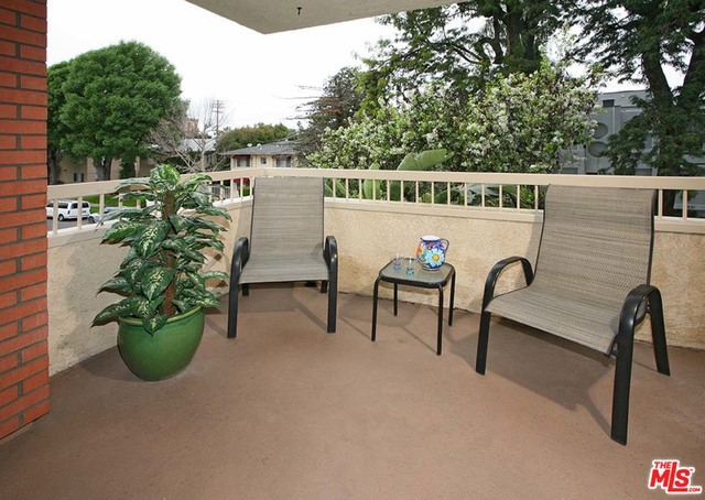 Spacious Corner Patio