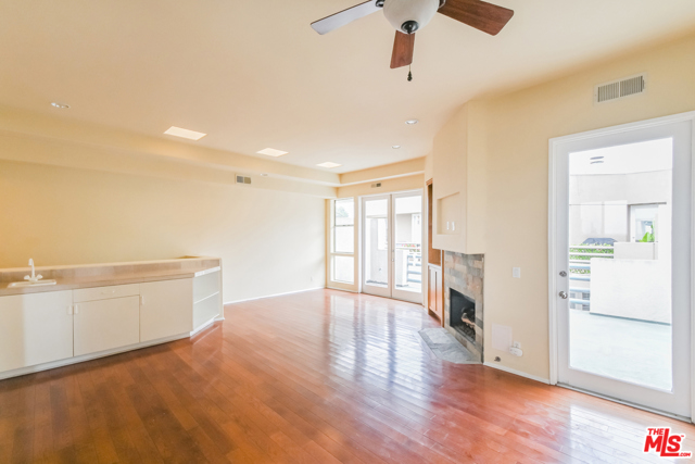 1461 Manhattan Beach Boulevard, Manhattan Beach, California 90266, 2 Bedrooms Bedrooms, ,2 BathroomsBathrooms,Residential,Sold,Manhattan Beach,21754964