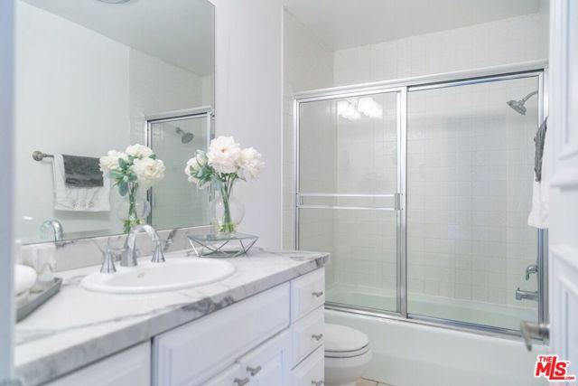 723 Palisades Beach Road, Santa Monica CA: https://media.crmls.org/mediaz/6a00d571-c6c1-49cc-b973-395c9c1b5476.jpg