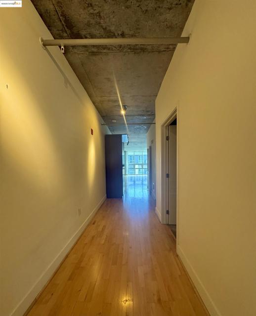 311 Oak St, Oakland CA: https://media.crmls.org/mediaz/6a00fadd-dd16-4052-befa-6b9a050030d0.jpg