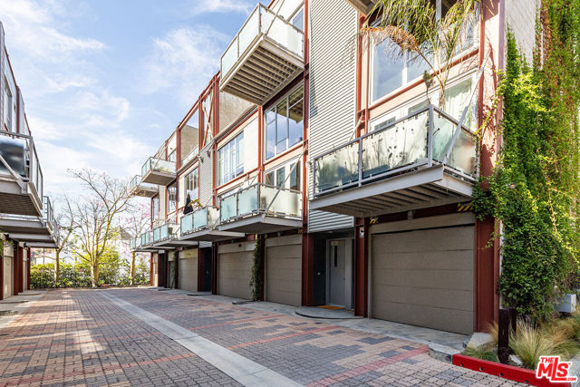 Image 12 of 15 For 3450 Cahuenga Boulevard 405
