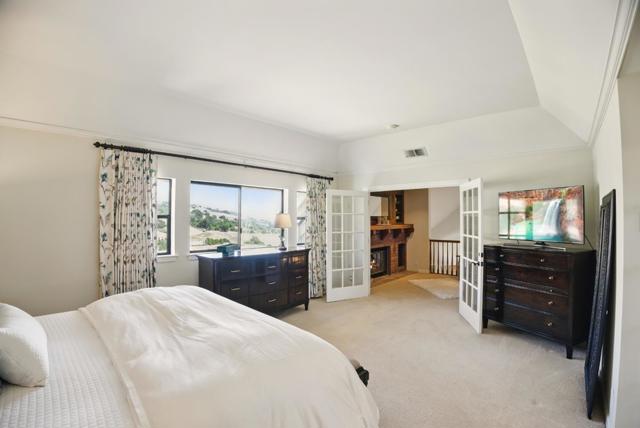 2525 Bridle Path Drive, Gilroy CA: https://media.crmls.org/mediaz/6a013642-cc78-4ae1-978d-e2971768ec6a.jpg