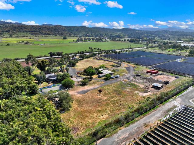 30100 Valley Center Rd., Valley Center CA: https://media.crmls.org/mediaz/6a0136b0-5f3c-4997-bc6d-9d1439632cf3.jpg