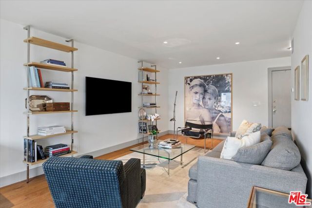 1735 N Fuller Avenue, Los Angeles CA: https://media.crmls.org/mediaz/6a016fac-cf8b-40a9-93fa-55365abb1d0b.jpg