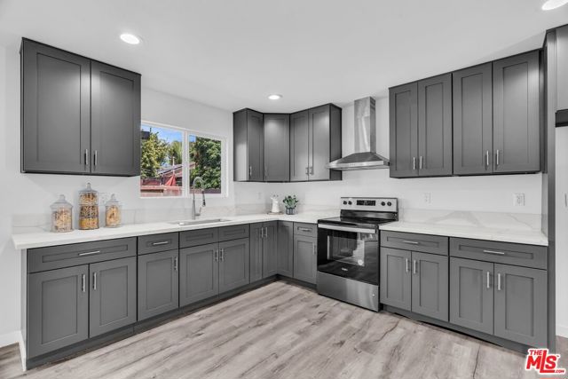 9959 Wisner Avenue, Mission Hills (San Fernando) CA: https://media.crmls.org/mediaz/6a019145-d635-4314-942a-3a492c839493.jpg