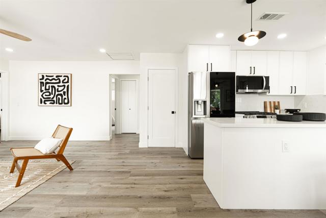 9376 Starcrest Dr, Santee CA: https://media.crmls.org/mediaz/6a019c4c-999f-4dd1-8dc9-e29d435ddc9b.jpg