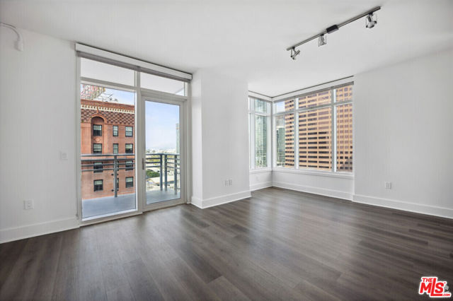 717 W Olympic Boulevard, Los Angeles CA: https://media.crmls.org/mediaz/6a021df1-a454-49b4-88eb-4e374b45d401.jpg