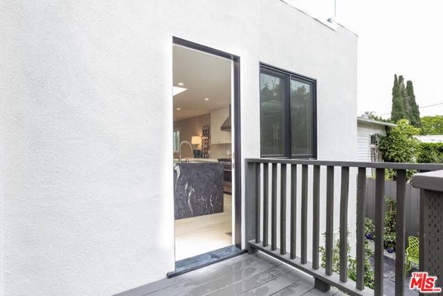 9016 Dicks Street, West Hollywood CA: https://media.crmls.org/mediaz/6a026481-f34f-4e43-b3d7-ae4ec9de0c5a.jpg