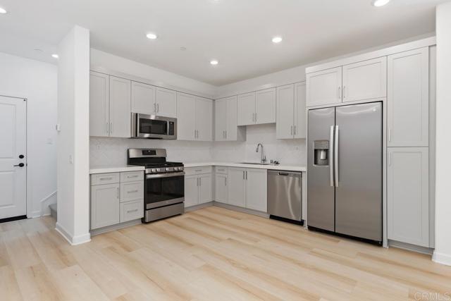 1207 Sunrise View, San Marcos CA: https://media.crmls.org/mediaz/6a0287cd-ce37-4c52-984c-28b23b6b1276.jpg