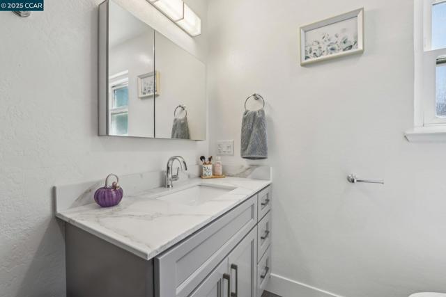 5521 Alaska Dr, Concord CA: https://media.crmls.org/mediaz/6a0291e9-a35a-4aa5-b714-70168ba1b00b.jpg